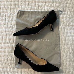 Manolo Blahnik Srilasca 50 Scalloped Suede Kitten Heels (8)